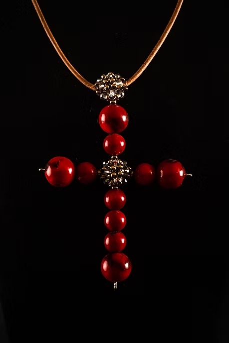 COLLAR CRUZ DE CORALES SIMPLE - Imagen 2