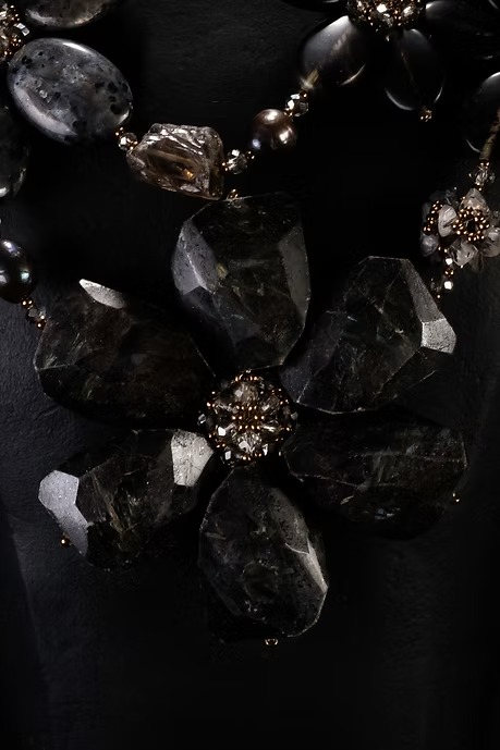 COLLAR FLORES PIEDRAS NEGRAS - Image 5