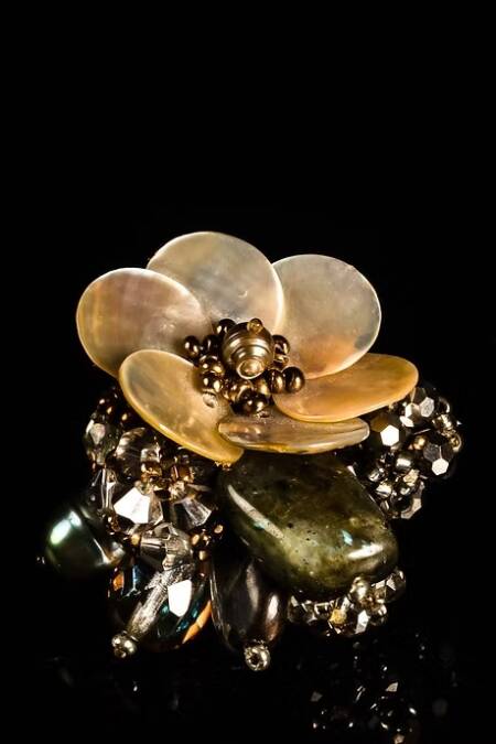 ANILLO UNA FLOR NACAR