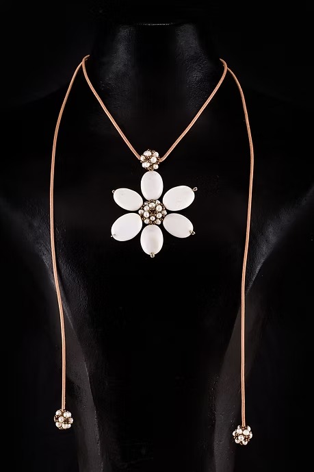 COLLAR UNA FLOR MARGARITA