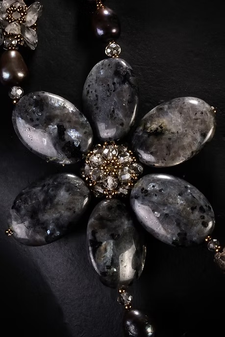 COLLAR FLORES PIEDRAS NEGRAS - Image 4