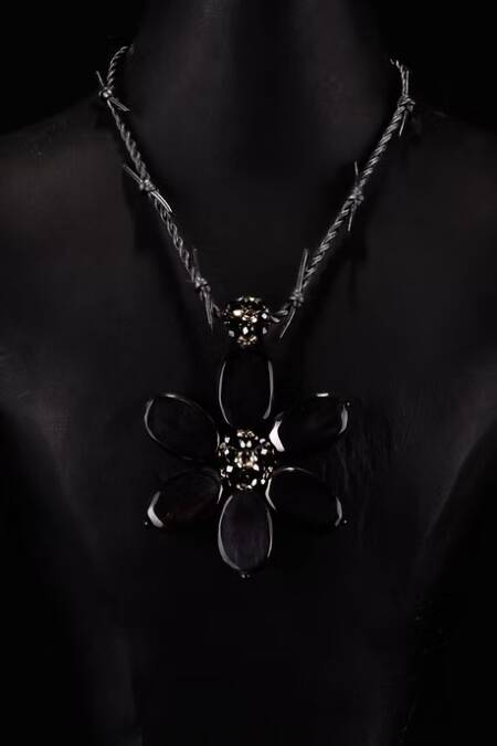 COLLAR FLOR NEGRA