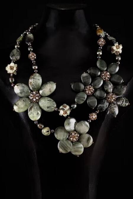 COLLAR PIEDRAS Y FLORES