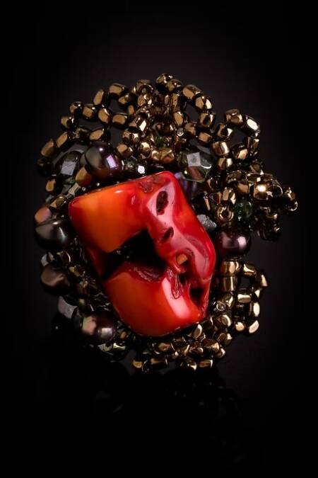 ANILLO CORAL Y CRISTALES