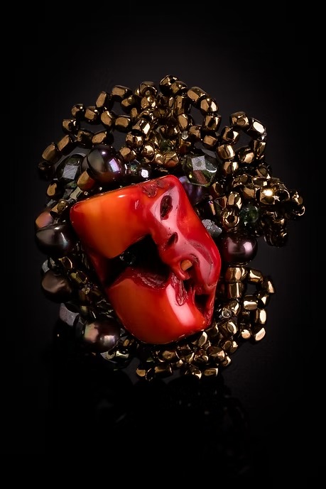 ANILLO CORAL Y CRISTALES