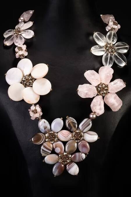 COLLAR FLORES PIEDRAS Y CRISTALES